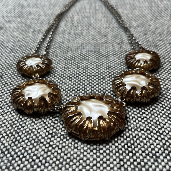 ✨ Talbots Sun Burst Gold and Pearl-like cabochon Statement Necklace ✨ - Picture 4 of 17